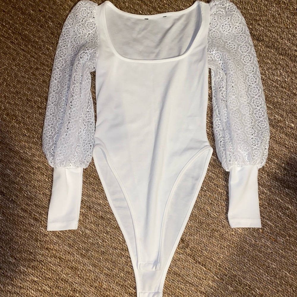 [NWOT] The Bralette Co Floral Lace Balloon Sleeve Bodysuit in White - Size XS/S
